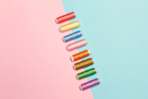 Нитки разных оттенков